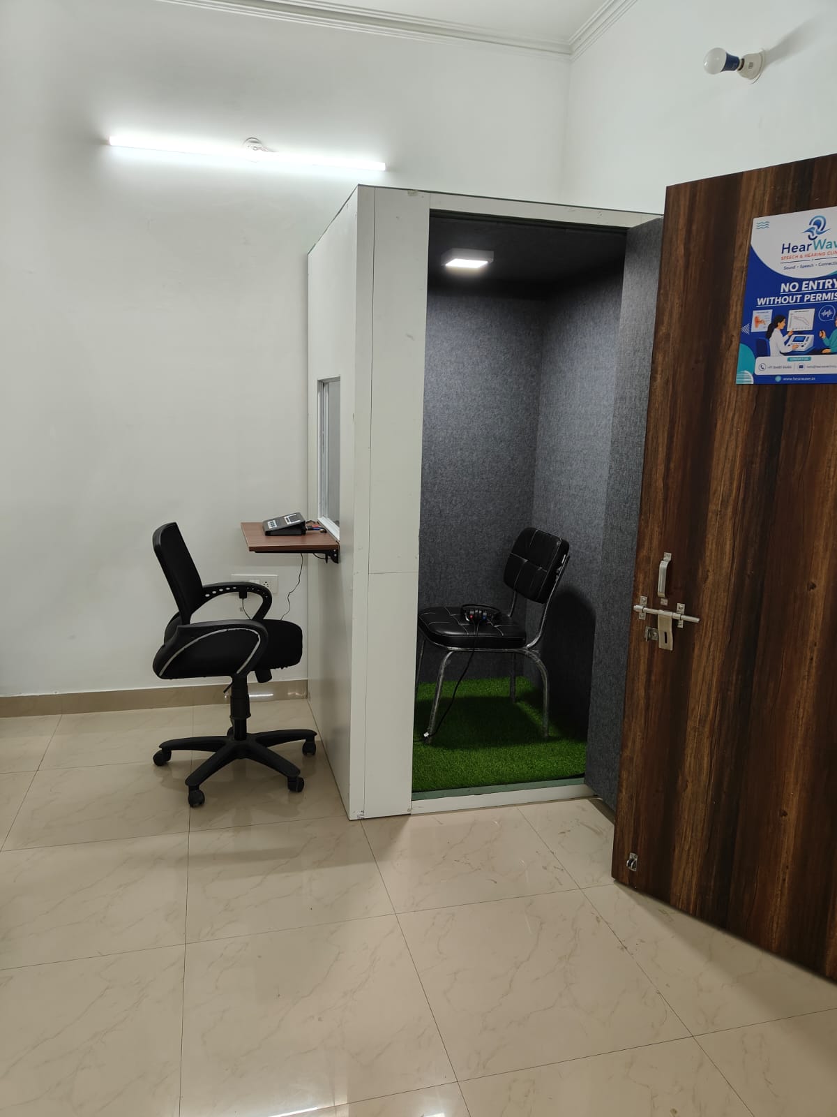 Soundproof hearing test booth at Hearwave Sector 22, Noida